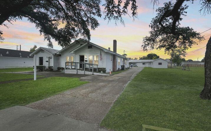 Pictures of Mixed Use, Office, Multifamily, Industrial property located at 910 8th Avenue, Lake Charles, LA 70601 for sales - image #1