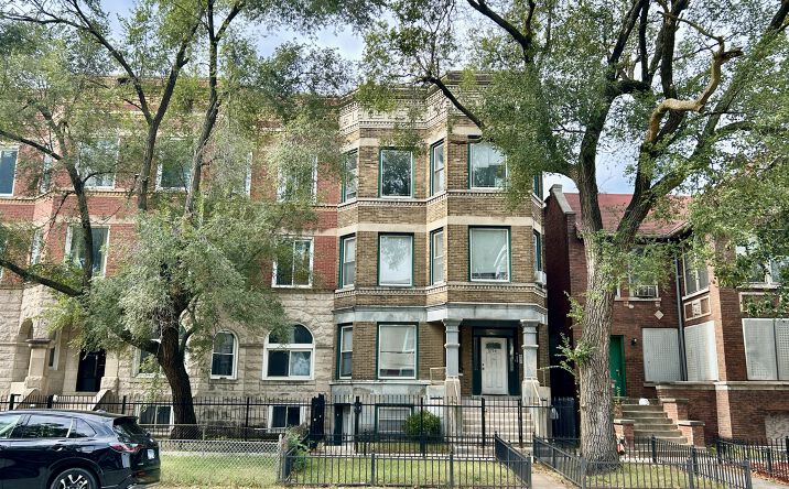 Pictures of Multifamily property located at 5714 S Prairie Ave, Chicago, IL 60637 for sales - image #1