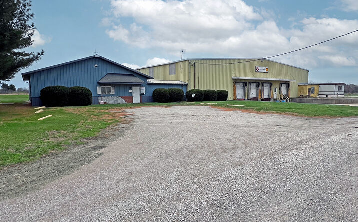 Pictures of Industrial property located at 1304 Woodlawn Rd, Lincoln, IL 62656 for sales - image #1