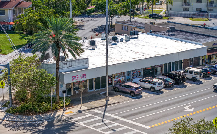 Pictures of Retail property located at 12985 W Dixie Hwy, North Miami, FL 33161 for sales - image #1