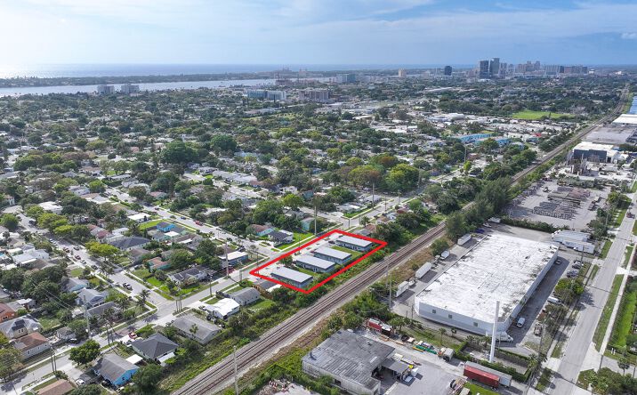 Pictures of Multifamily property located at 3307 Windsor Ave, West Palm Beach, FL 33407 for sales - image #1