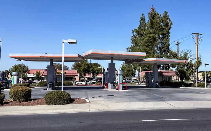 Pictures of Retail property located at 15000 W Whitesbridge Ave, Kerman, CA 93630 for sales - image #1