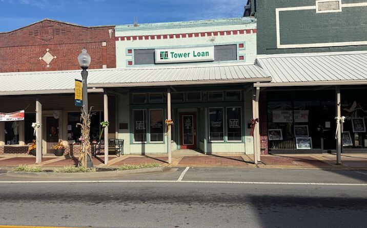 Pictures of Retail property located at 125 Main St W, Hartselle, AL 35640 for sales - image #1