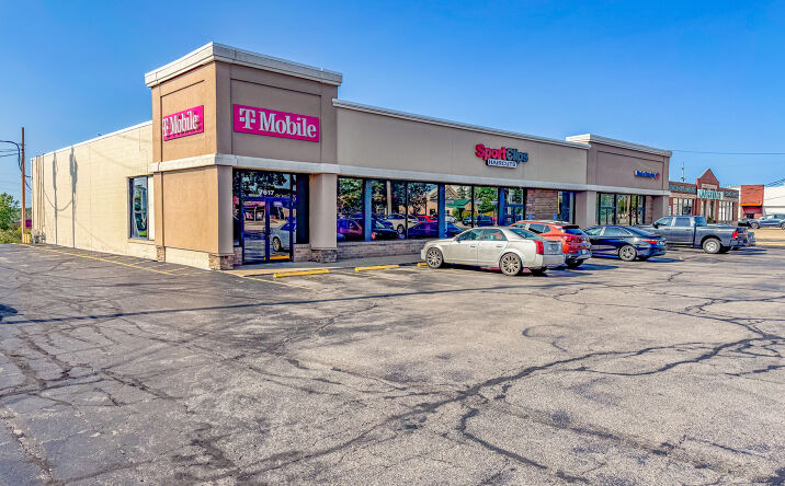 Pictures of Retail property located at 7619 Mentor Ave, Mentor, OH 44060 for sales - image #1