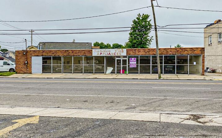 Pictures of Retail property located at 415 Clinton St, Hempstead, NY 11550 for sales - image #1