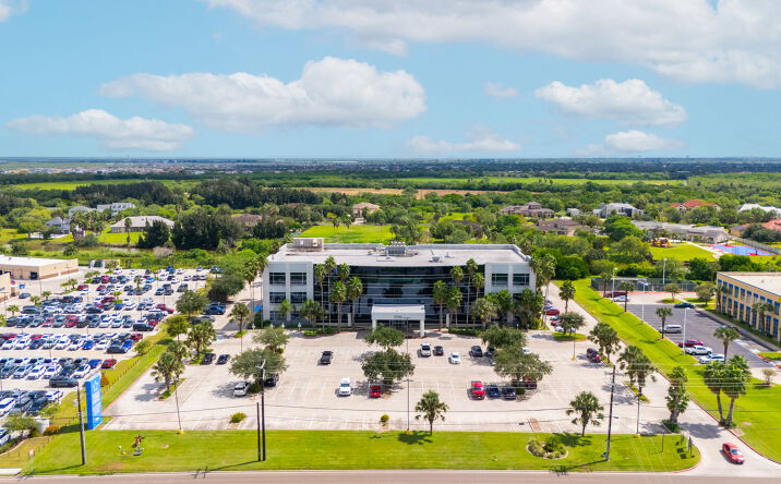 Pictures of Office property located at 5700 North Expressway, Brownsville, TX 78526 for sales - image #1