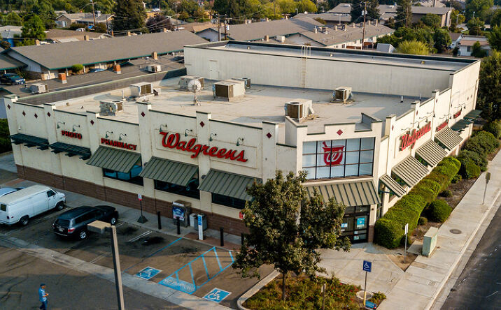 Pictures of Retail property located at 2589 Jensen Avenue, Sanger, CA 93657 for sales - image #1