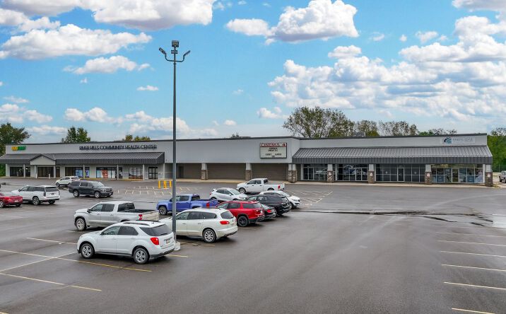 Pictures of Retail property located at 1015 N 18th St, Centerville, IA 52544 for sales - image #1
