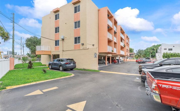 Pictures of Multifamily property located at 2400 NW 16th St Rd, Miami, FL 33125 for sales - image #1