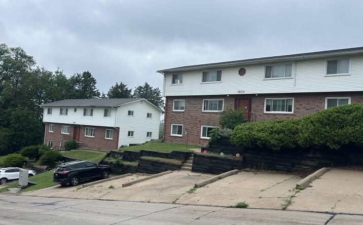 Pictures of Multifamily property located at 1802-1806 Wayne St, Bellevue, NE 68005 for sales - image #1