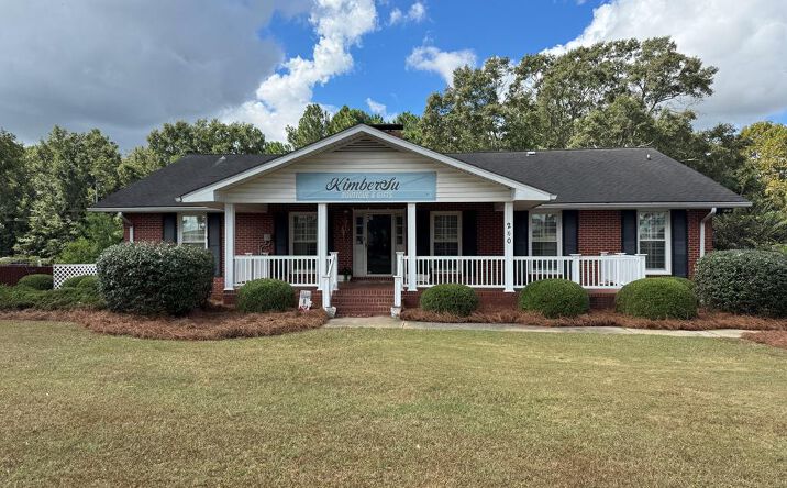 Pictures of Multifamily, Office, Retail, Senior Living, Special Purpose property located at 240 Whittle Cir, Ashburn, GA 31714 for sales - image #1