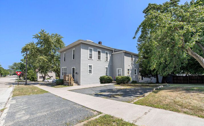 Pictures of Multifamily property located at 602 Fifth Street, Ludington, MI 49431 for sales - image #1