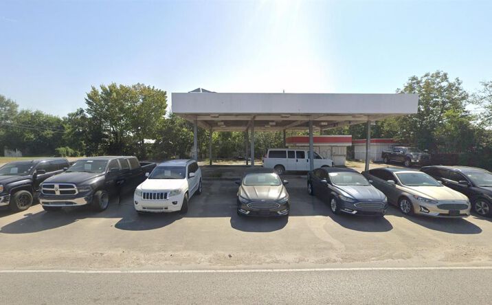 image of property at 1717 NEDERLAND AVE Nederland TX 77627-5128