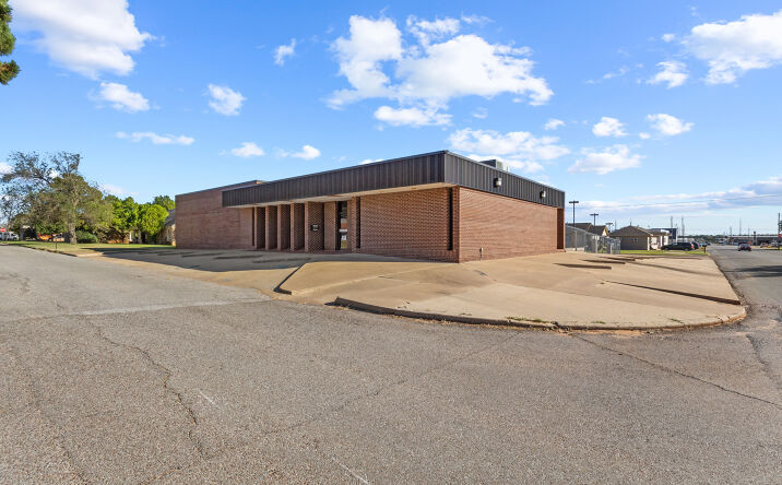 Pictures of Office property located at 222 W Tom Stafford Ave, Weatherford, OK 73096 for sales - image #1