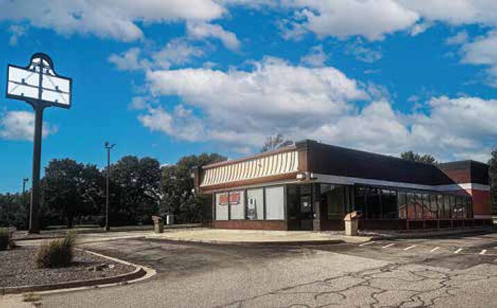 Pictures of Retail property located at 812 E D St, Hillsboro, KS 67063 for sales - image #1