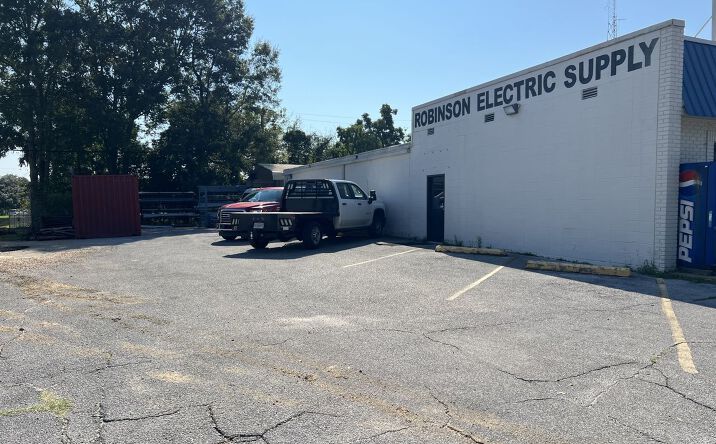 Pictures of Retail, Office, Mixed Use property located at 519 N 13th Ave, Laurel, MS 39440 for sales - image #1