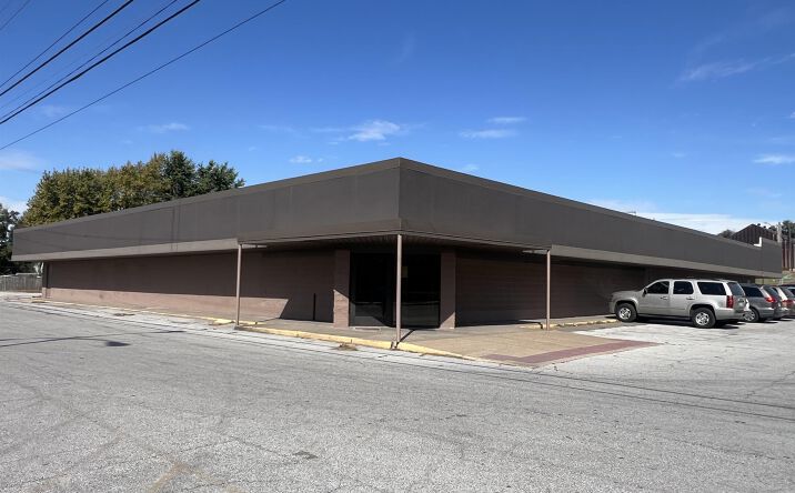 Pictures of Industrial, Self Storage, Retail property located at 1309 W 4TH Street, Davenport, IA 52802 for sales - image #1