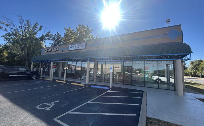 Pictures of Retail property located at 215 E Ash Ave, Decatur, IL 62526 for sales - image #1