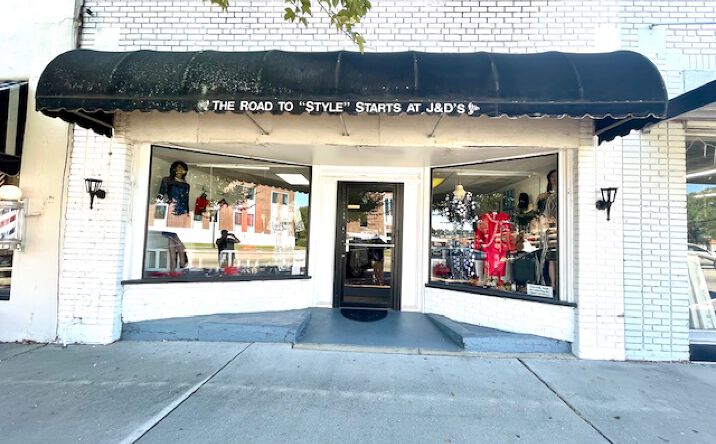Pictures of Retail property located at 144 S Poplar St, Elizabethtown, NC 28337 for sales - image #1