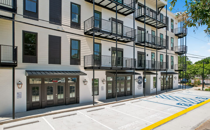 Pictures of Office, Retail property located at 124 Court St, Bay St. Louis, MS 39520 for sales - image #1