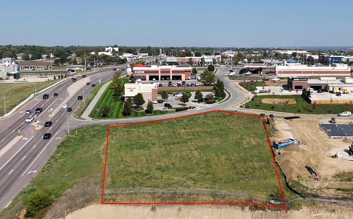 Pictures of Land property located at 10111 S 71st Plaza, Papillion, NE 68133 for sales - image #1