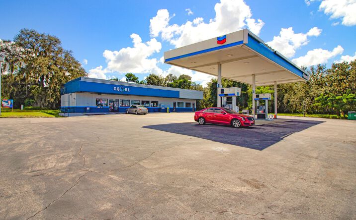 Pictures of Retail property located at 1412 Memorial Dr, Avon Park, FL 33825 for sales - image #1