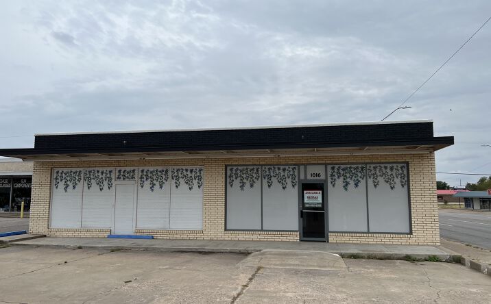 Pictures of Office, Retail property located at 1016 SW D Avenue, Lawton, OK 73501 for sales - image #1
