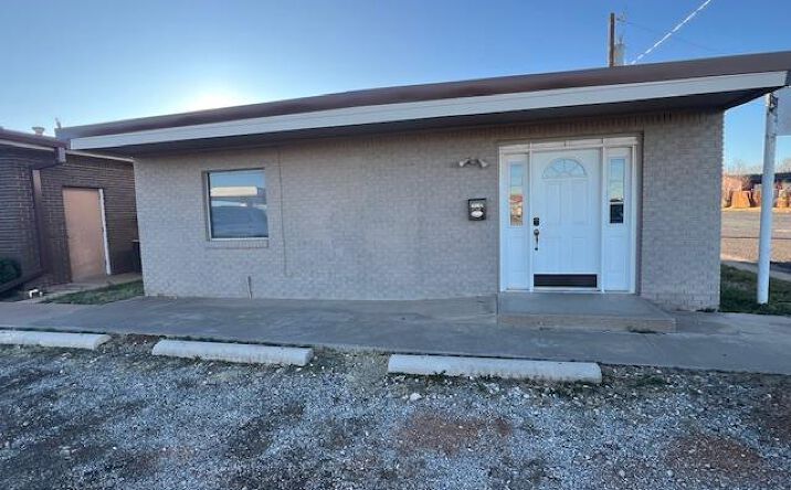 Pictures of Office property located at 4201 1/2 42nd St, Snyder, TX 79549 for sales - image #1