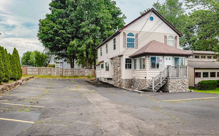 Pictures of Office property located at 1711 Cass Lake Rd, Keego Harbor, MI 48320 for sales - image #1