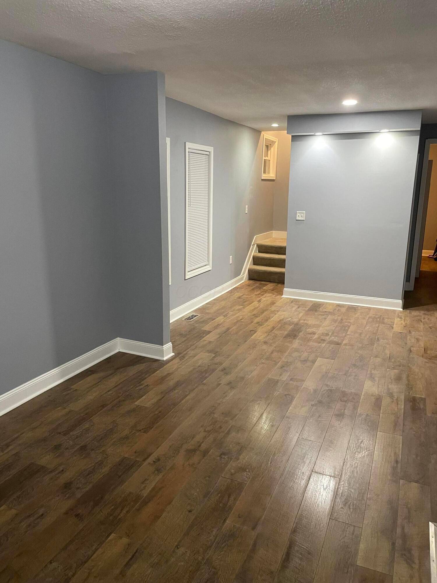 Listing photo #9
