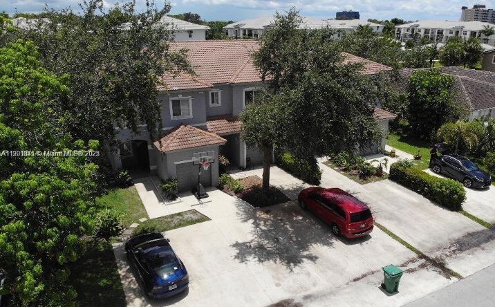 Pictures of Multifamily property located at 8706 NW 38th Dr, Coral Springs, FL 33065 for sales - image #1