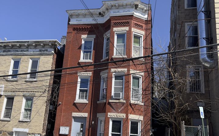 Pictures of Multifamily property located at 142 Beech St, Yonkers, NY 10701 for sales - image #1