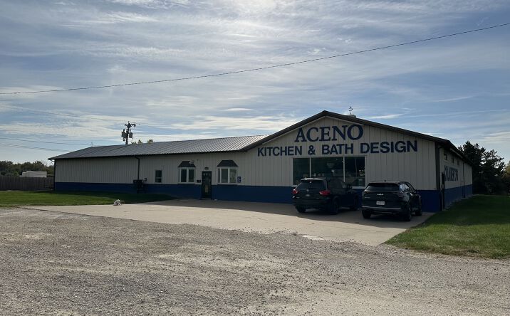 Pictures of Industrial, Retail property located at 7475 State St, Bettendorf, IA 52722 for sales - image #1