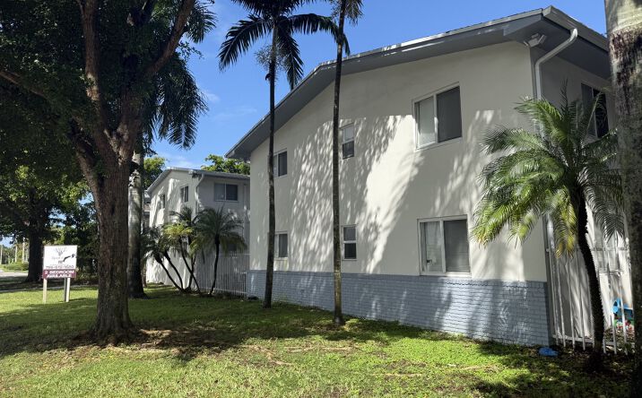 Pictures of Multifamily property located at 1511 NE 8th Street, Homestead, FL 33033 for sales - image #1
