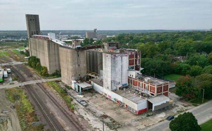Pictures of Industrial property located at 1925 E Grand Ave, Des Moines, IA 50316 for sales - image #1