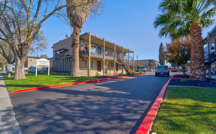 Pictures of Multifamily property located at 233 W I St, Los Banos, CA 93635 for sales - image #1