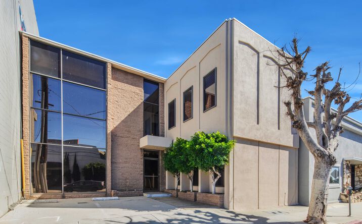 Pictures of Industrial property located at 2216 S Barrington Ave, Los Angeles, CA 90064 for sales - image #1