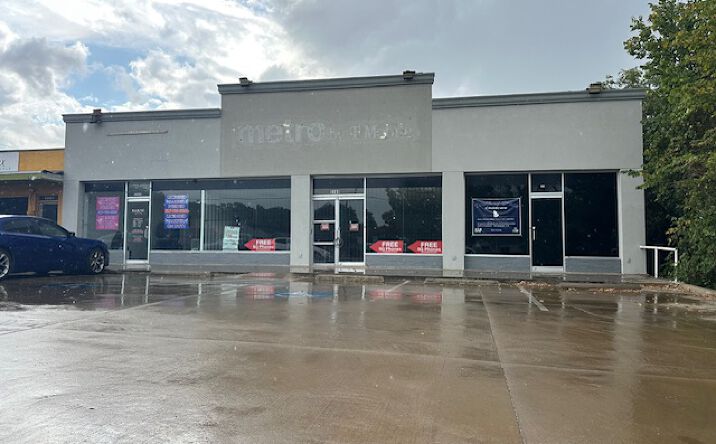 Pictures of Retail property located at 5566 Meadowbrook Dr, Fort Worth, TX 76112 for sales - image #1