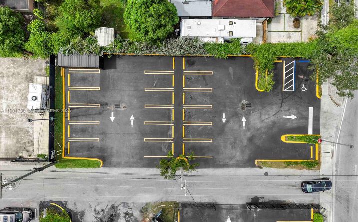 Pictures of Mixed Use property located at 720 NW 125th St, North Miami, FL 33168 for sales - image #1