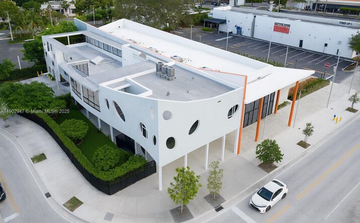 Pictures of Mixed Use property located at 18651 NE 24th Pl, Miami, FL 33180 for sales - image #1