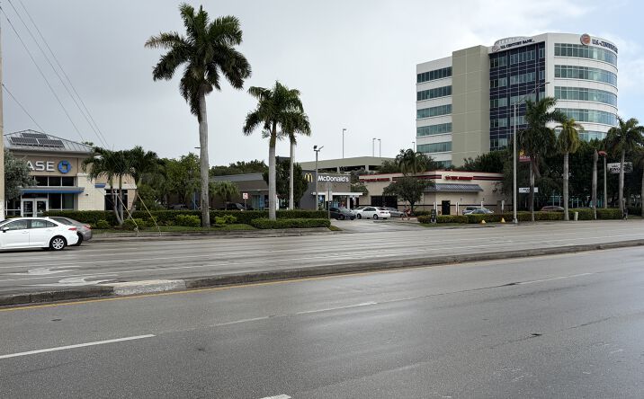 Pictures of Retail, Industrial property located at 2421 NW 87 av, Doral, FL 33172 for sales - image #1