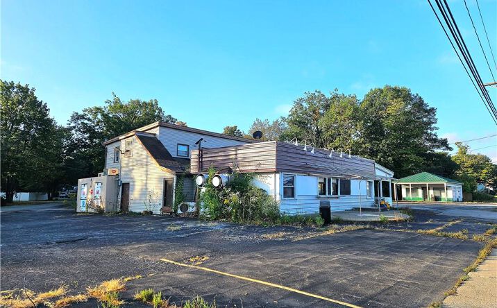 Pictures of Retail property located at 6865 Erie Road, Evans, NY 14047 for sales - image #1