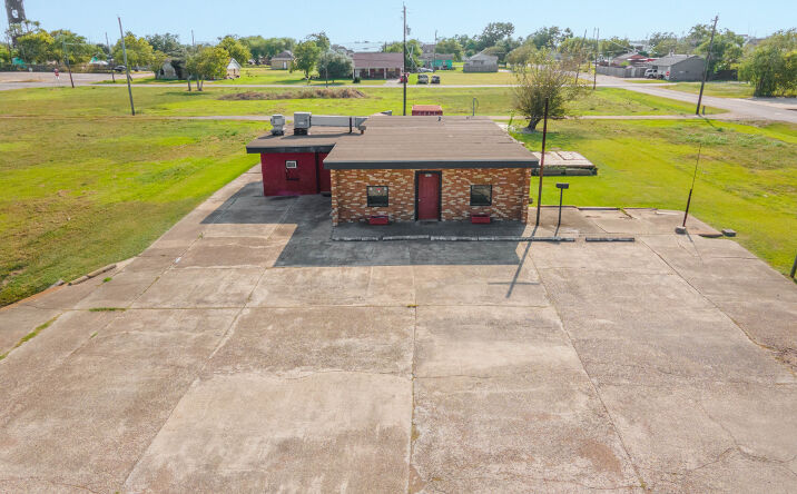Pictures of Mixed Use, Office, Retail, Self Storage property located at 503 S Gulf Blvd, Freeport, TX 77541 for sales - image #1