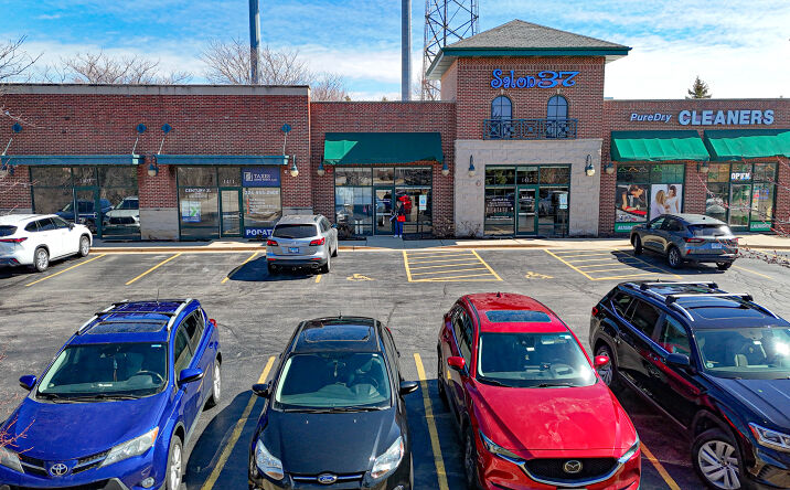 Pictures of Retail property located at 1409-1419 Commerce Dr, Algonquin, IL 60102 for sales - image #1