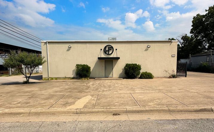 Pictures of Industrial, Office property located at 2612 W Waggoman St, Fort Worth, TX 76110 for sales - image #1