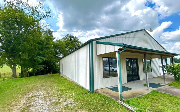 Pictures of Mixed Use, Office, Retail property located at 1370 S Dixie St, Horse Cave, KY 42749 for sales - image #1