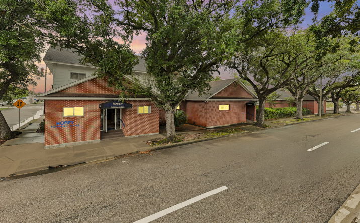 Pictures of Special Purpose property located at 403 W Sterling St, Baytown, TX 77520 for sales - image #1