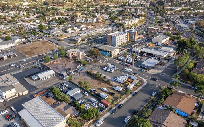 Pictures of Retail, Mixed Use, Land property located at 517 Redlands St, Vista, CA 92083 for sales - image #1