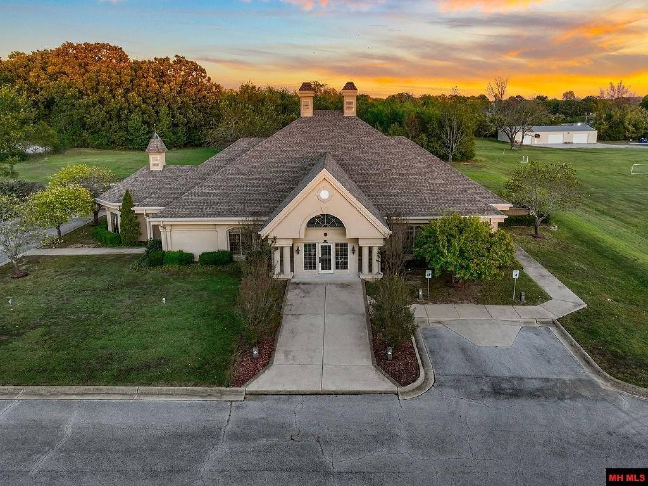 250 Bucher Dr, Mountain Home, AR 72653