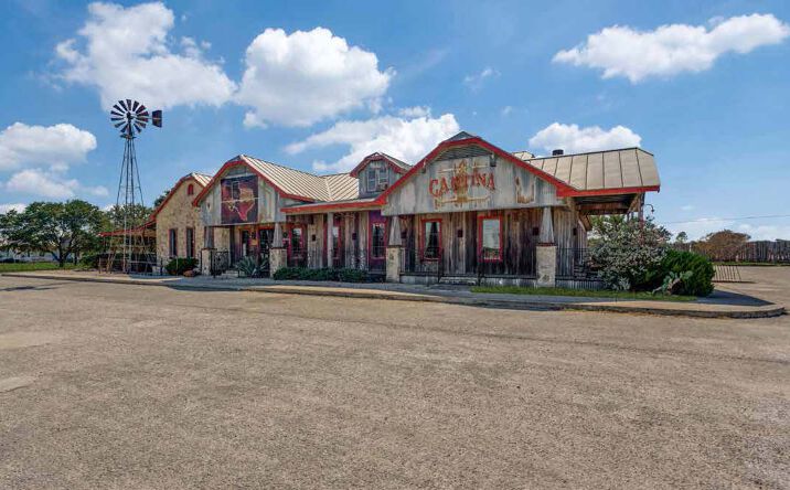 Pictures of Retail property located at 11985 W us highway 87, La Vernia, TX 78121 for sales - image #1